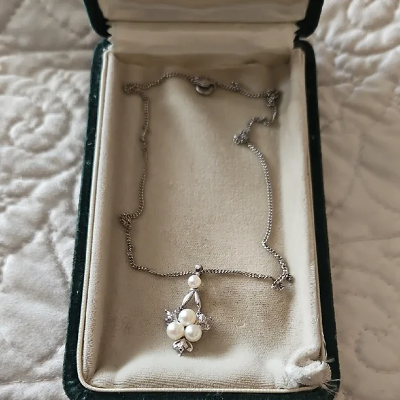 Mikimoto Silver Necklace with White Pearls - Picture 3 of 12